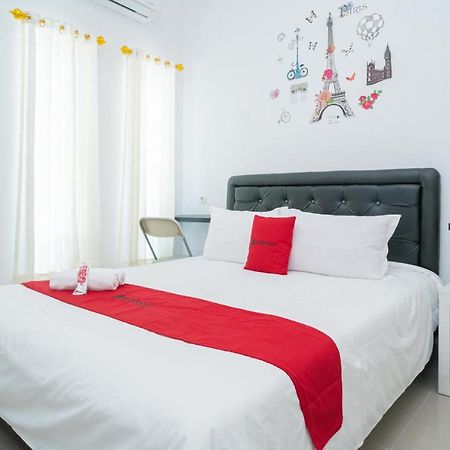 Hotel Reddoorz Syariah At Winong Nganjuk Exterior foto