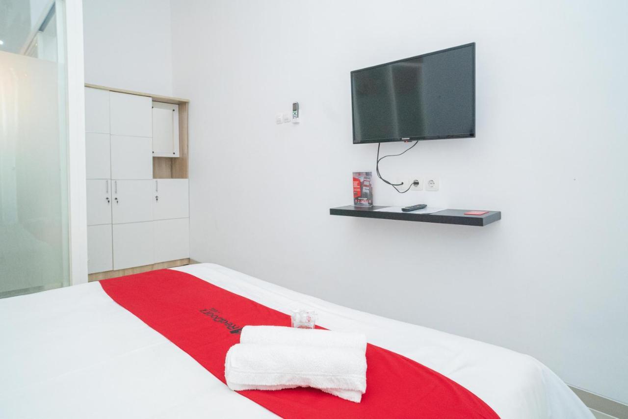Hotel Reddoorz Syariah At Winong Nganjuk Exterior foto