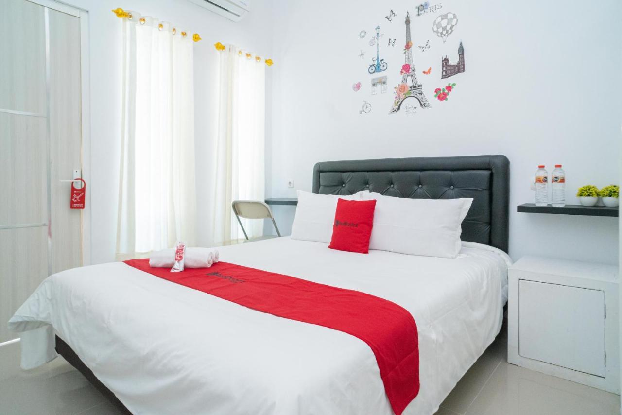 Hotel Reddoorz Syariah At Winong Nganjuk Exterior foto