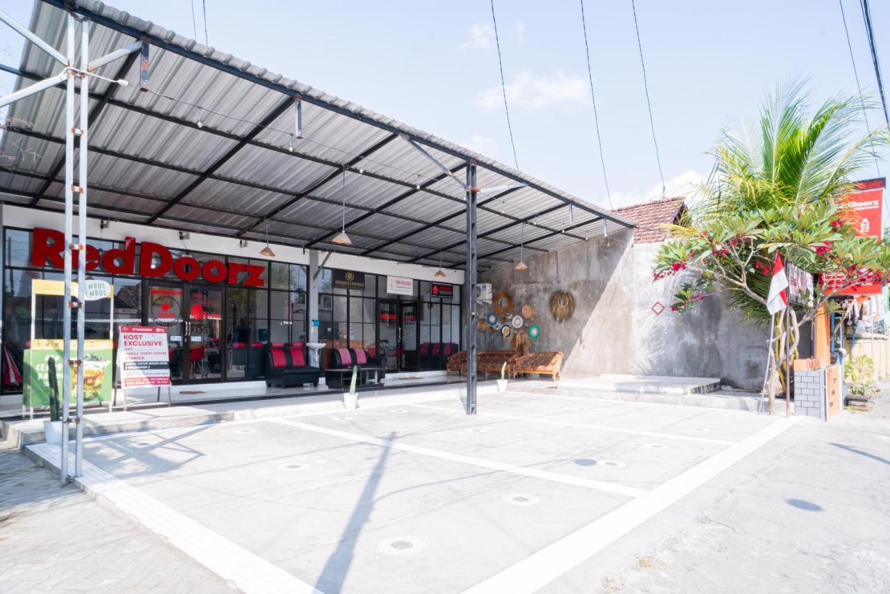 Hotel Reddoorz Syariah At Winong Nganjuk Exterior foto