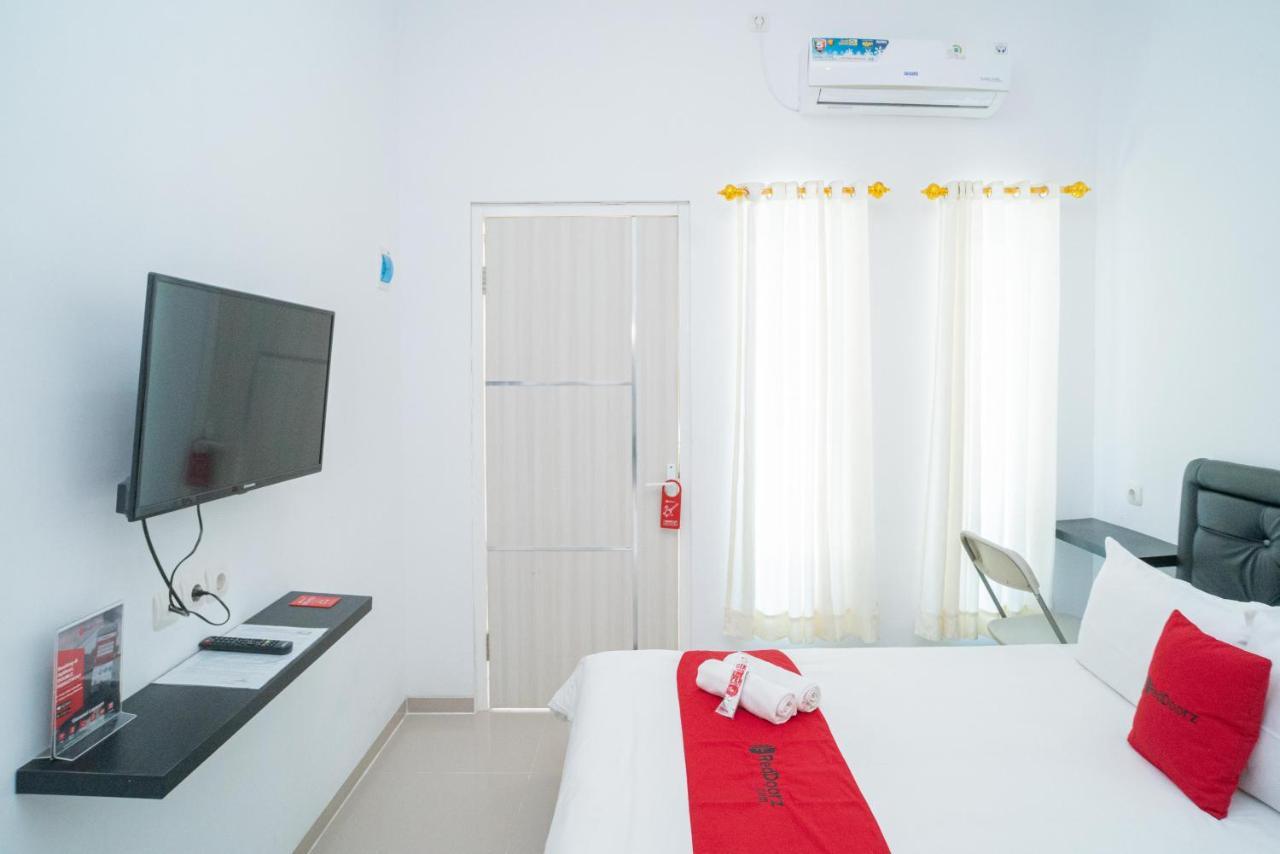 Hotel Reddoorz Syariah At Winong Nganjuk Exterior foto