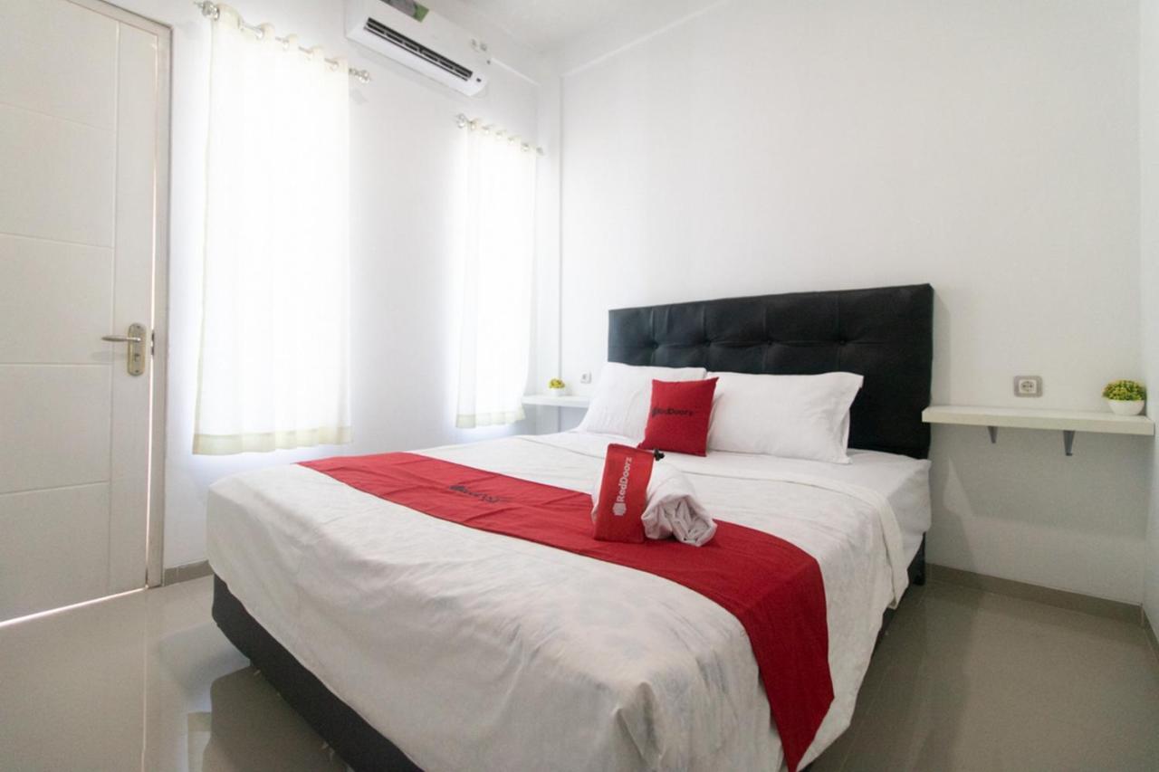 Hotel Reddoorz Syariah At Winong Nganjuk Exterior foto