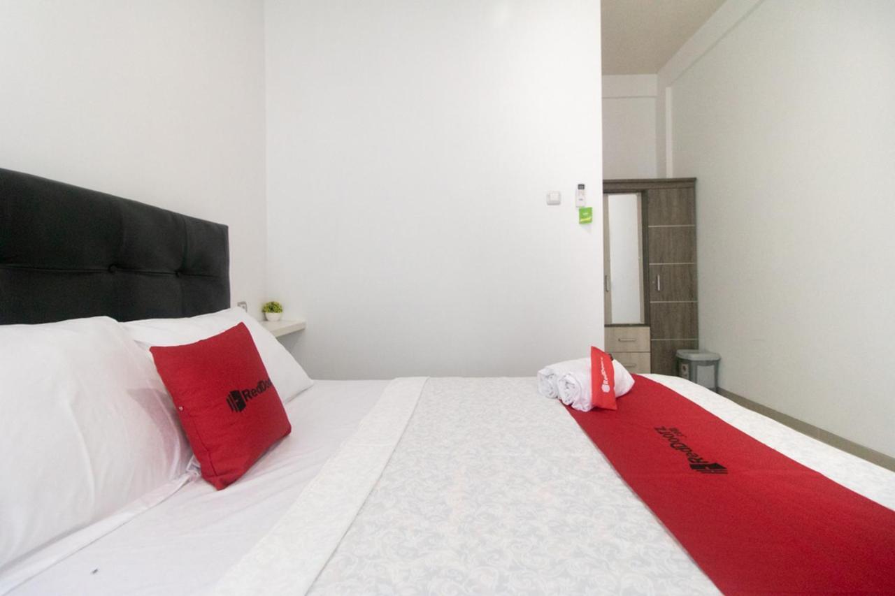 Hotel Reddoorz Syariah At Winong Nganjuk Exterior foto