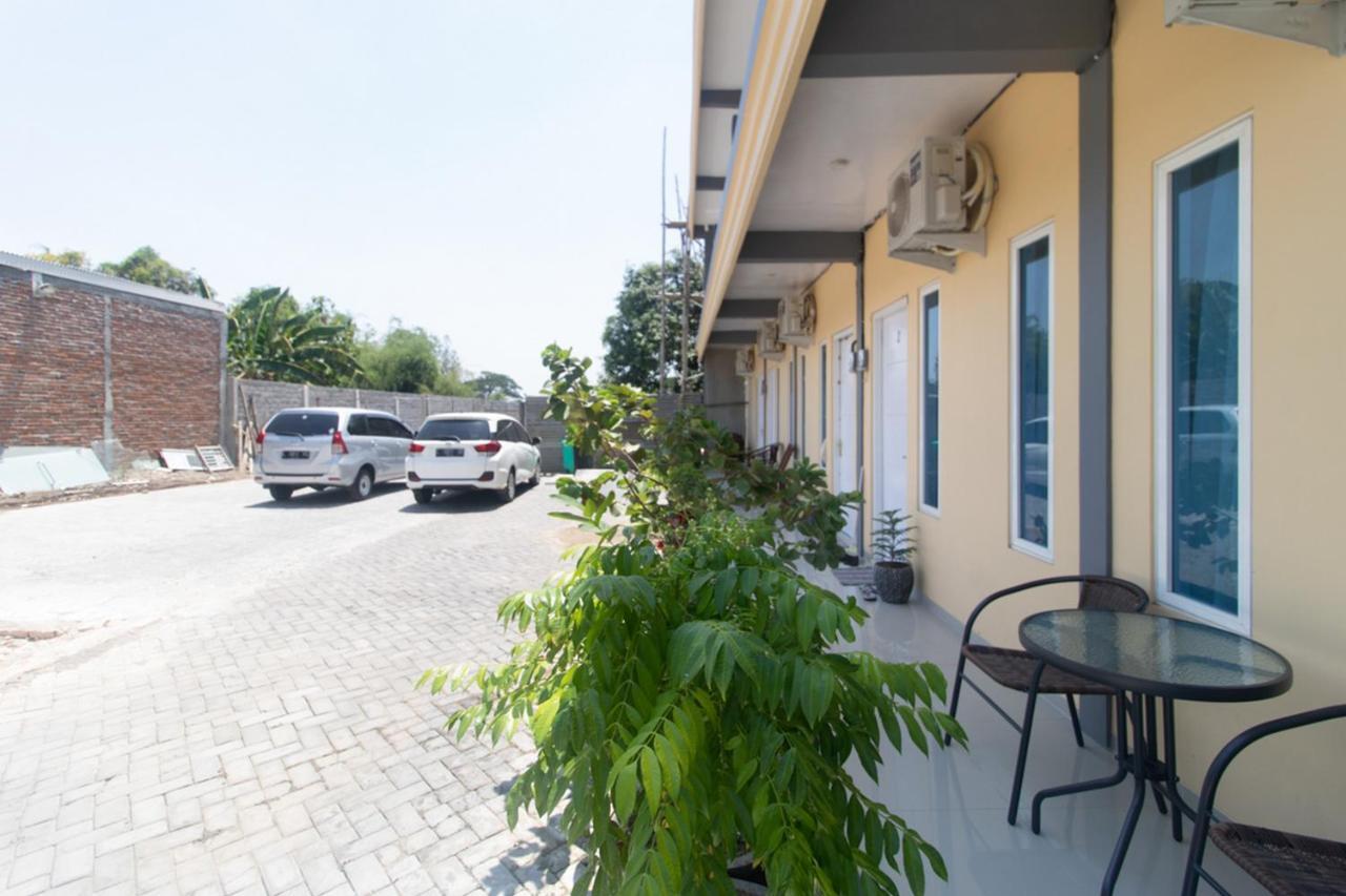 Hotel Reddoorz Syariah At Winong Nganjuk Exterior foto